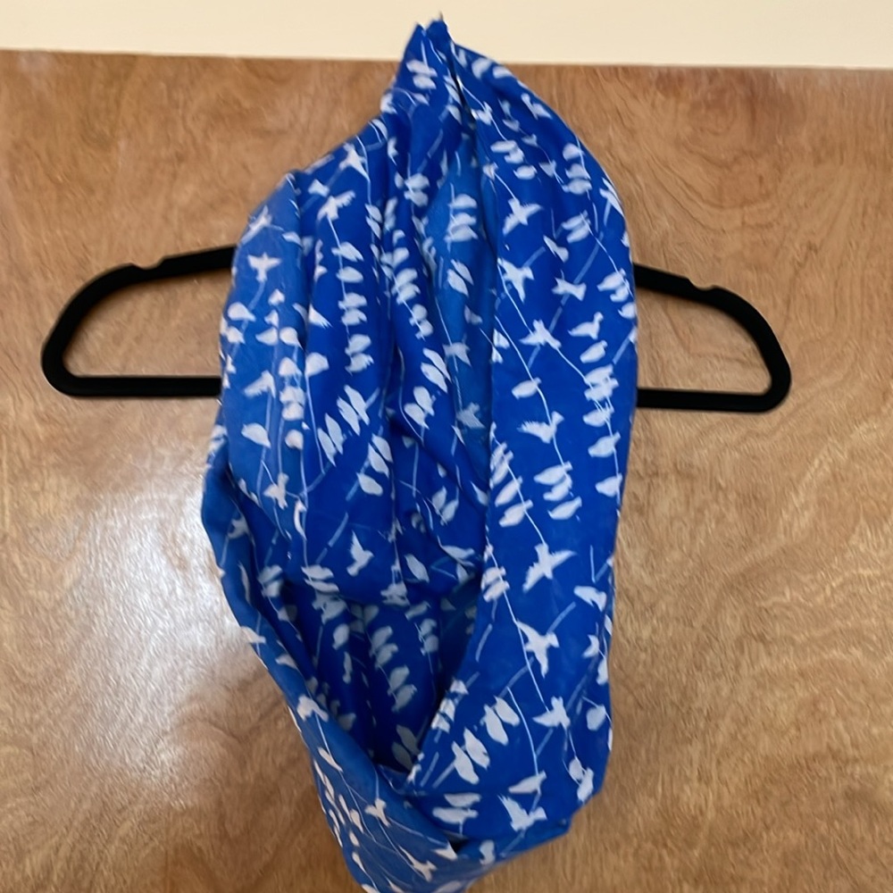 Blue infinity scarf - Picture 2 of 2
